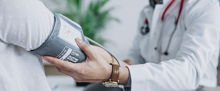 Imagem de uma consulta com cardiologista