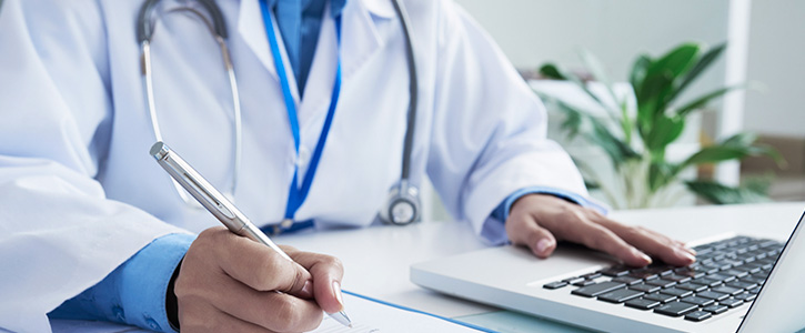 Imagem de uma consulta com clínicogeral