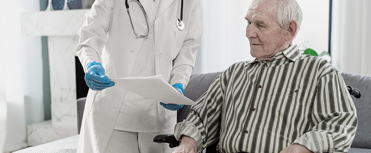 Imagem de uma consulta com geriatra