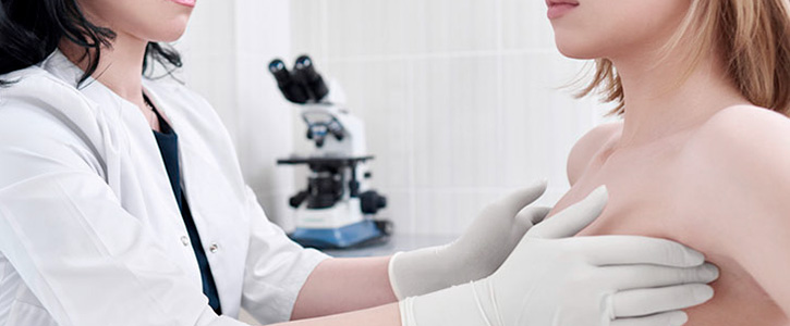 Imagem de uma consulta com mastologista
