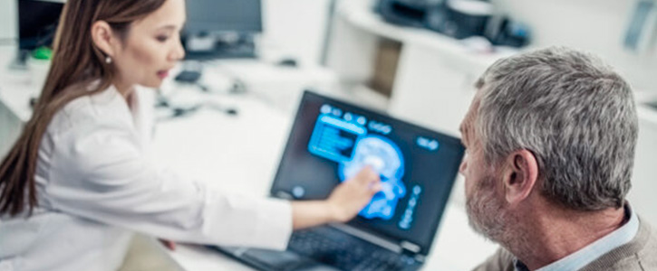 Imagem de uma consulta com neurocirurgião