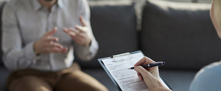 Imagem de uma consulta de um psiquiatra